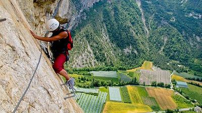 Dans les airs : parapente, ULM, Escalade, Via ferrata (© Drôme Tourisme)
