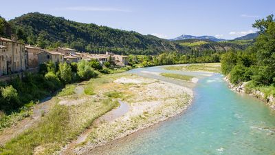 Pontaix : petit village pittoresque bâti de part et d’autre de la rivière