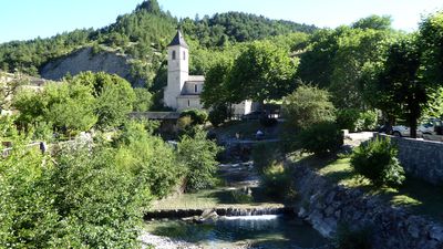 Saint Nazaire le Désert : charmant petit village aux bords de la Roanne (©Drôme Tourisme)