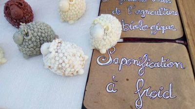 Fabrication de savons, atelier tissage, vannerie...